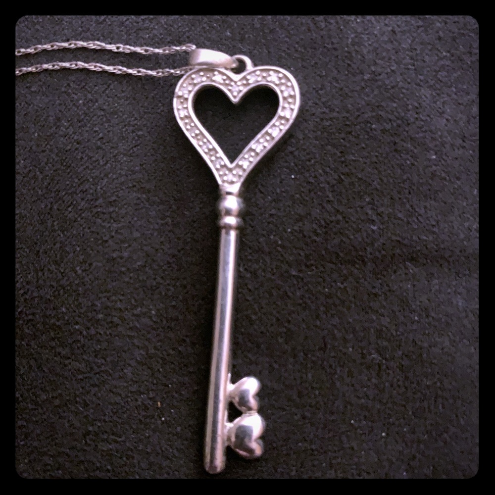 Key heart white gold pendant necklace